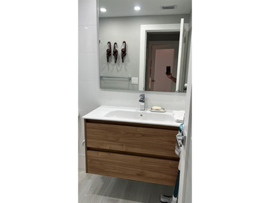 Walk into this top floor stunning remodeled spacious 2 bedroom 2 - photo 16