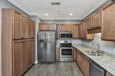 Amazing luxury condo perfectly located in the highly desirable - photo 23