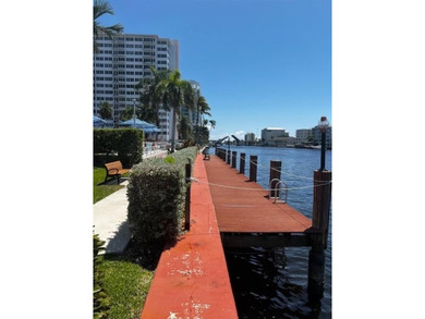 Walk into this top floor stunning remodeled spacious 2 bedroom 2 - photo 23