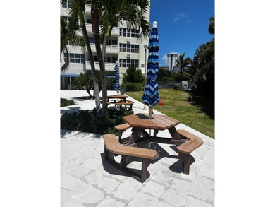 Walk into this top floor stunning remodeled spacious 2 bedroom 2 - photo 29
