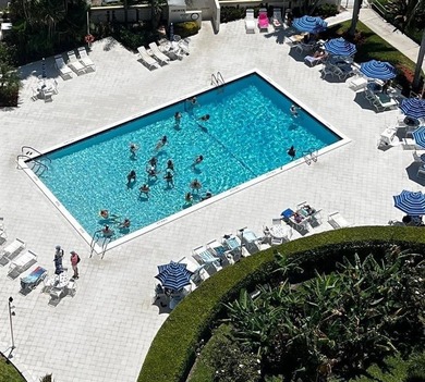 Walk into this top floor stunning remodeled spacious 2 bedroom 2 - photo 30