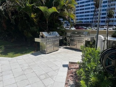 Walk into this top floor stunning remodeled spacious 2 bedroom 2 - photo 32