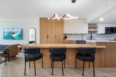 Beautiful Fully Renovated Lower Penthouse 2Bed + Den converted