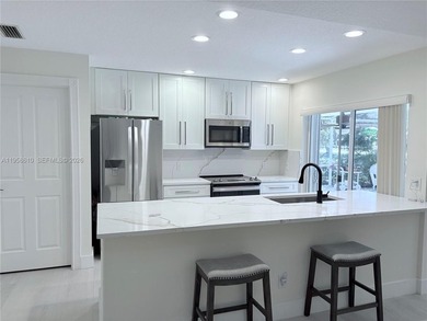 (private lake, pond, coastal) Home For Sale in Palm Beach Gardens Florida