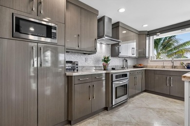 Boater's Paradise...Sophisticated Townhouse with breathtaking - photo 23