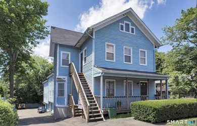 Well maintained one-bedroom end unit in a terrific location - photo 1