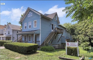 Well maintained one-bedroom end unit in a terrific location - photo 2