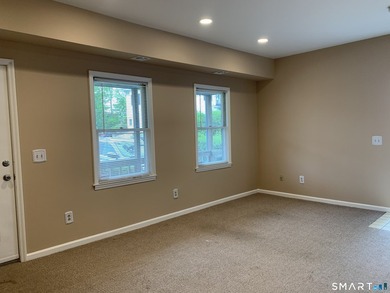 Well maintained one-bedroom end unit in a terrific location - photo 4