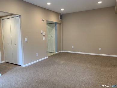 Well maintained one-bedroom end unit in a terrific location - photo 5