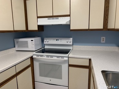 Well maintained one-bedroom end unit in a terrific location - photo 8