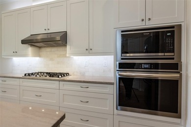 Experience refined coastal living in this exceptional residence! - photo 11