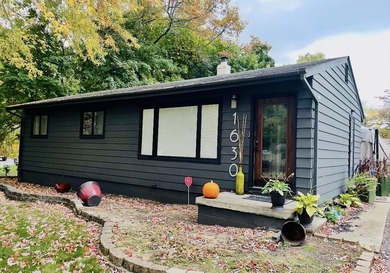 Lake Home For Sale in West Bloomfield, Michigan