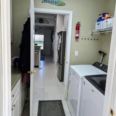Motivated seller! This spacious 3 bedrooms, 2.5 bath is in an - photo 28