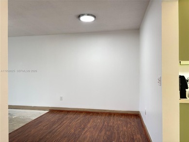 Great opportunity to give this 1 bed / 1 bath condo unit your