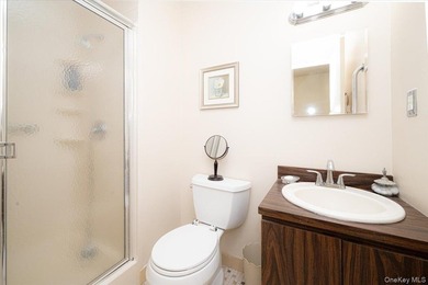 Beautiful Hi Ranch w/ all Large rooms including 4 Ample bedrooms - photo 12