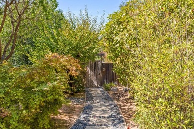 A great property with flexibility for families and friends to - photo 13