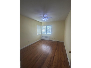 Welcome to this beautifully maintained 5 bedroom , 4 bathroom - photo 13