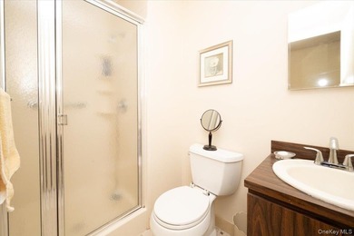 Beautiful Hi Ranch w/ all Large rooms including 4 Ample bedrooms - photo 13