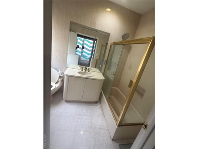 Welcome to this beautifully maintained 5 bedroom , 4 bathroom - photo 14