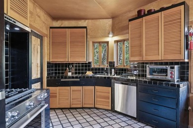 A great property with flexibility for families and friends to - photo 23