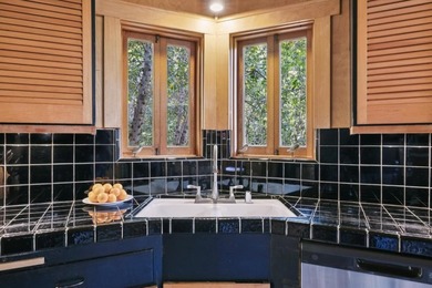 A great property with flexibility for families and friends to - photo 24