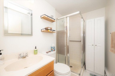 Beautiful Hi Ranch w/ all Large rooms including 4 Ample bedrooms - photo 32