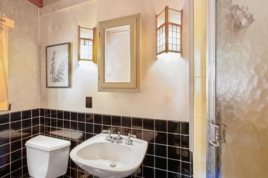 A great property with flexibility for families and friends to - photo 35