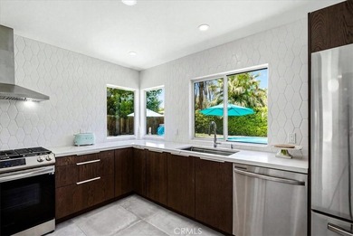 Updated, chic and gorgeous, move in ready mid-century modern - photo 8