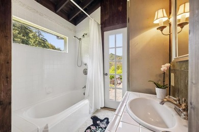 A great property with flexibility for families and friends to - photo 57