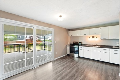 Welcome to 47 W Toulon Drive! This move-in ready 3-bedroom - photo 12