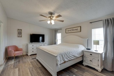 Established 27.38-acre equestrian ranch with boarding income - photo 12