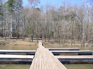 HIDDEN GEM ON Kerr Lake! Tucked away in the countryside of - photo 2
