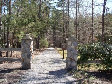 HIDDEN GEM ON Kerr Lake! Tucked away in the countryside of - photo 4