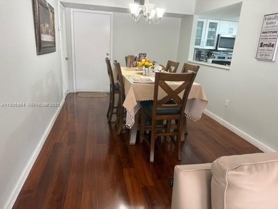 Beautiful updated apartment. Close to expressway and