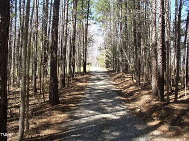 HIDDEN GEM ON Kerr Lake! Tucked away in the countryside of - photo 7