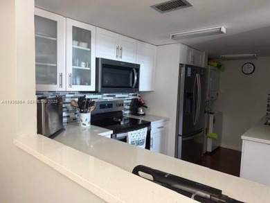 Beautiful updated apartment. Close to expressway and