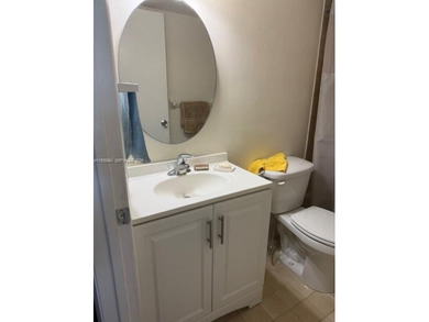 Beautiful updated apartment. Close to expressway and