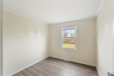 Welcome to 47 W Toulon Drive! This move-in ready 3-bedroom - photo 25