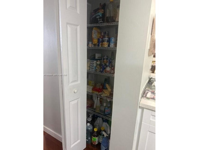 Beautiful updated apartment. Close to expressway and