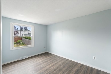 Welcome to 47 W Toulon Drive! This move-in ready 3-bedroom - photo 28