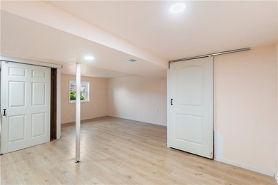 Welcome to 47 W Toulon Drive! This move-in ready 3-bedroom - photo 31