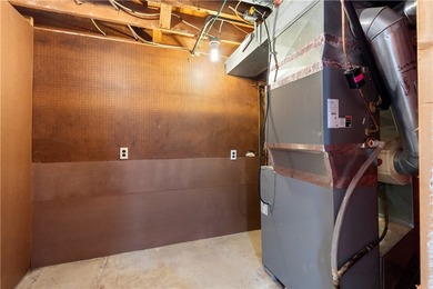 Welcome to 47 W Toulon Drive! This move-in ready 3-bedroom - photo 32