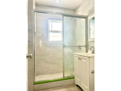 Prime Flushing detached single-family home located near Northern - photo 4
