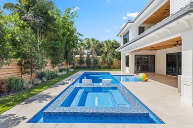 SOPHISTICATED residence with warm neutral palette. Elegant yet - photo 15
