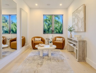 SOPHISTICATED residence with warm neutral palette. Elegant yet - photo 25