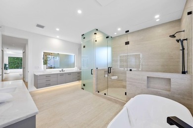 SOPHISTICATED residence with warm neutral palette. Elegant yet - photo 26