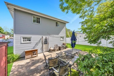 Welcome to 16 E Grove Street in Massapequa - a spacious and - photo 31