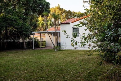 Single-family residence with historic designation by the City of - photo 10