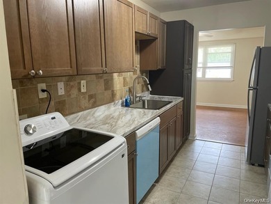 Welcome to this beautifully updated 3-bedroom, 2-bathroom - photo 2