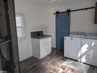 It doesn't get any better than this! Ideally located just blocks - photo 11
